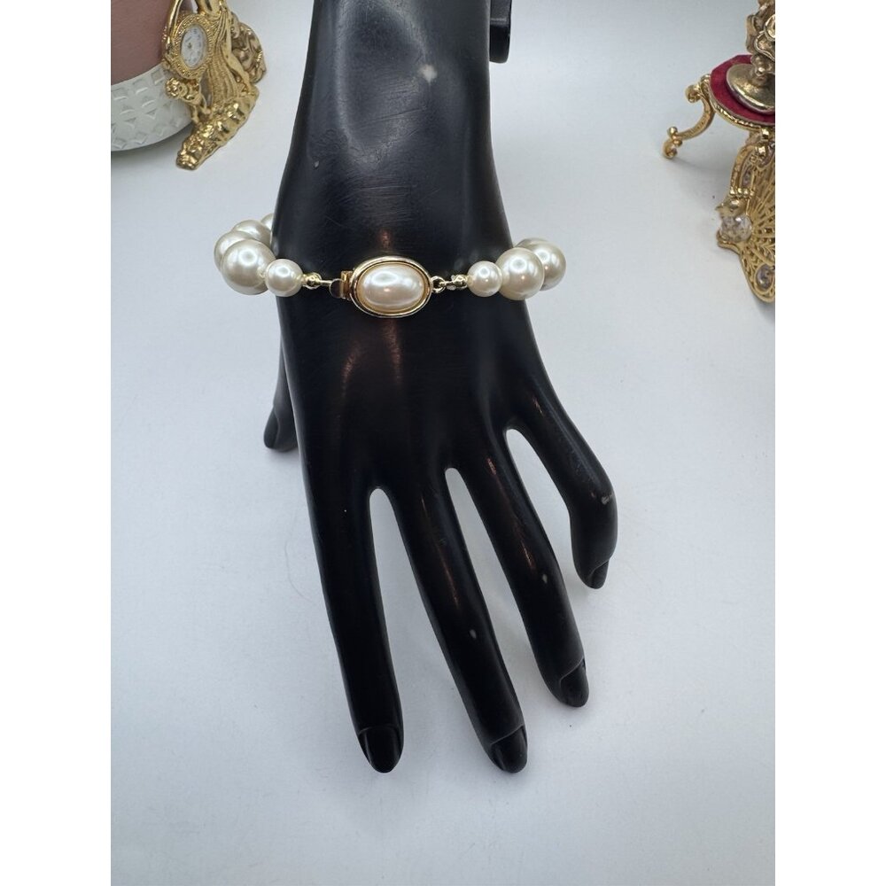 Vintage Chunky Bracelet Imitation Pearls Gold Tone Clasp Knotted 7"